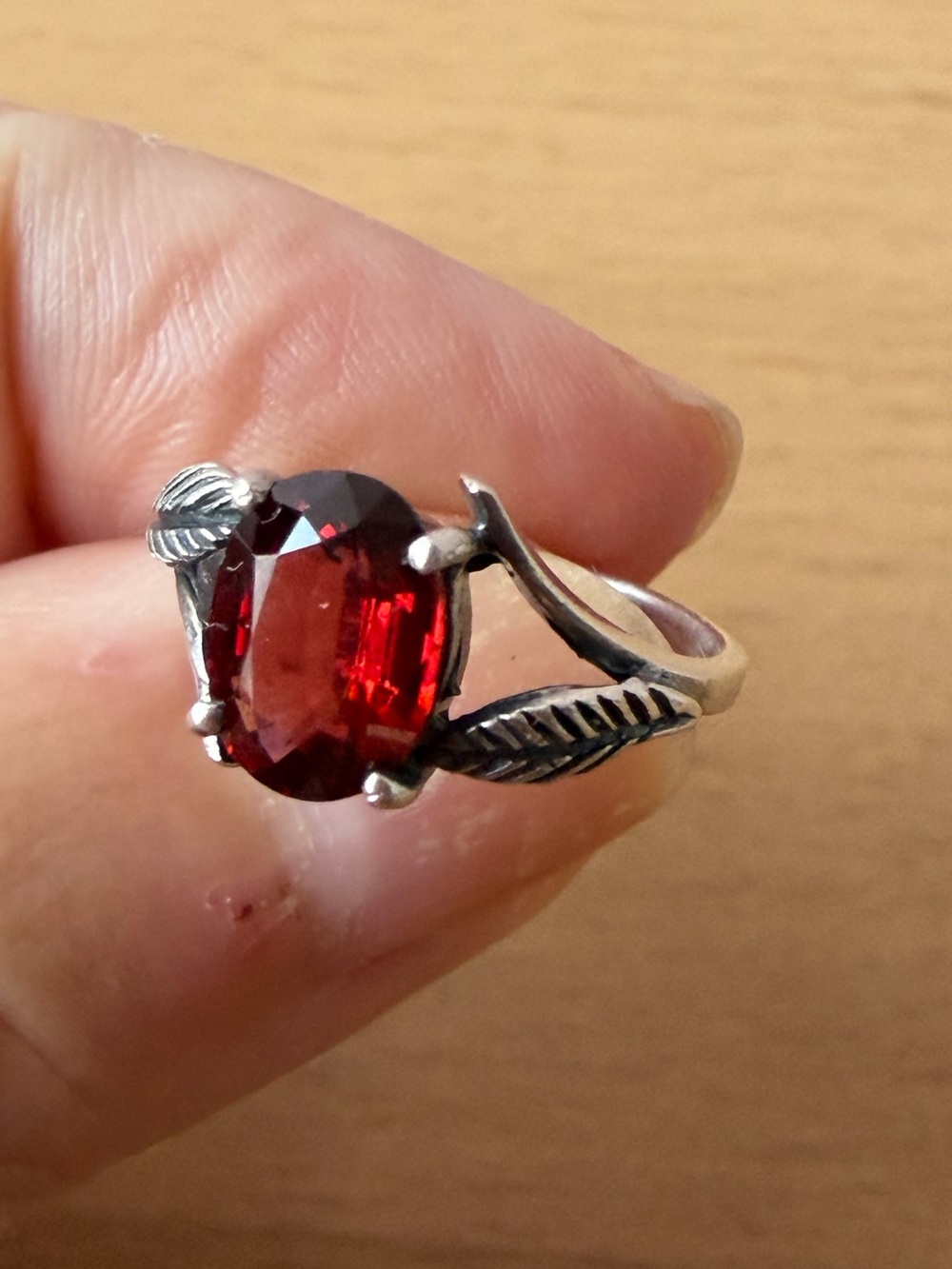 VINTAGE OVAL CUT GARNET 925 STERLING SILVER SMALL ORNATE RING TINY SIZE CHILD?